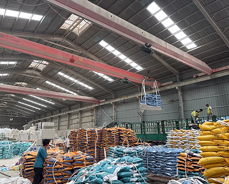 LINGSHUAI packaging workshop